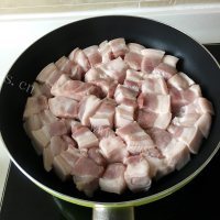 鲜美可口的五花肉炖莲藕做法图解1)