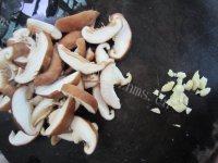 家常菜香菇炒豆芽做法图解3)
