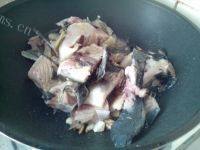 紫苏农家煮鲟鱼的做法图解九