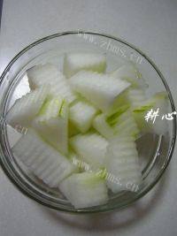 家常菜冬瓜海鲜汤做法图解2)