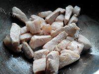 家常菜红烧肉炖土豆做法图解5)
