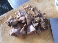 香喷喷的牛肉炖柿子做法图解3)