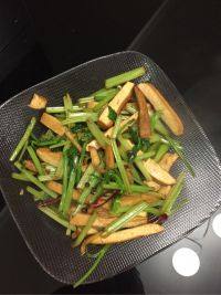 家常菜芹菜炒香干