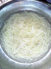 健康美食-青椒土豆丝做法图解3)