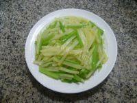 家常菜芹菜炒土豆