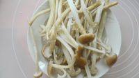 家常菜清炒茶树菇做法图解1)