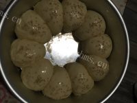 自制牛奶花朵面包做法图解9)