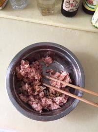 美味的炸丸子做法图解1)
