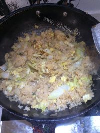 美味的包菜蛋炒饭做法图解10)