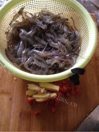 营养丰富河虾炒韭菜做法图解1)