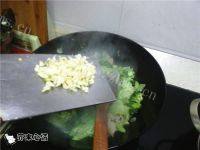 家常西兰花炒肉做法图解7)