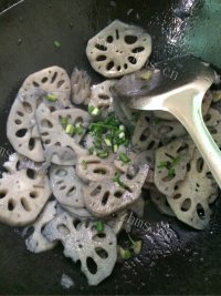 家常菜清炒藕片做法图解8)