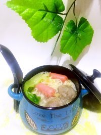美味的牛肉丸汤面
