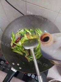 家常菜西芹炒肉丝做法图解9)