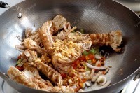 清脆香酥皮皮虾做法图解10)