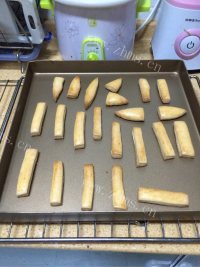 香喷喷的磨牙饼干做法图解7)