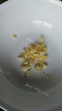 营养的剁椒拌芹菜叶做法图解2)