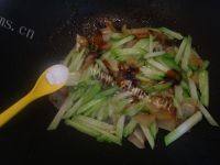 简易的腊肉炒芥兰做法图解9)
