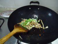 绿色食物干煸茶树菇做法图解6)