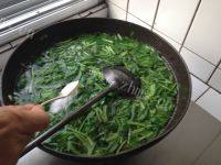 十分喜欢的菠菜鸡蛋汤做法图解6)