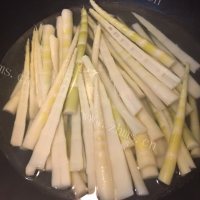 美味的香辣竹笋做法图解2)