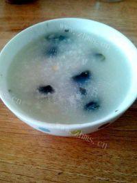 美味早餐皮蛋瘦肉粥