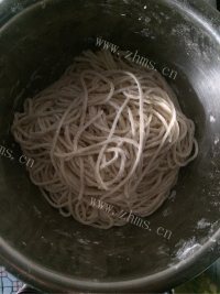 美味的芸豆焖面做法图解3)