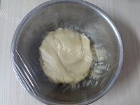 自制广式蛋黄莲蓉月饼做法图解3)