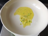家常菜玉米豌豆炒虾仁做法图解6)