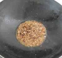 美味的香菇肉酱拌面做法图解7)
