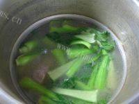 营养青菜腊鸡腿排骨汤做法图解11)