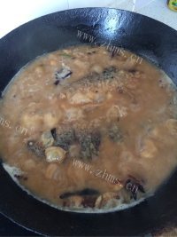 色泽鲜亮的红烧鲫鱼做法图解5)