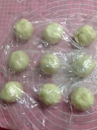 唇齿留香的豆沙菊花酥做法图解7)