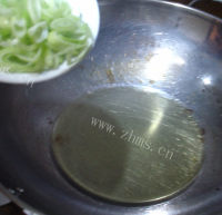 美味的胡萝卜炒饭做法图解5)