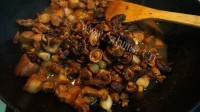 家常菜香菇红烧肉做法图解9)