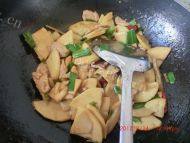 营养丰富春笋炒肉片做法图解7)