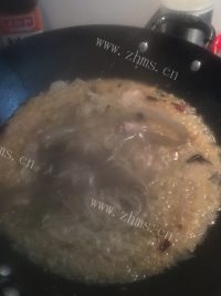 香气浓郁的酸菜排骨做法图解7)