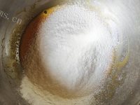 自制香橙蛋糕卷做法图解6)