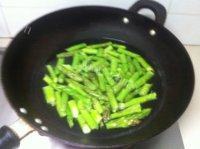 家常菜芦笋炒肉做法图解5)