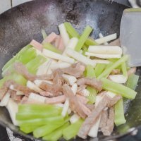 脆爽冻魔芋烩山药做法图解3)
