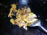 美味的香芹炒鸡肉做法图解6)