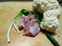 美味的花菜炒肉做法图解1)