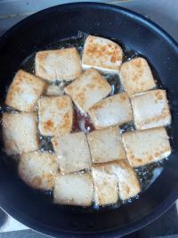 家常菜油煎豆腐做法图解4)