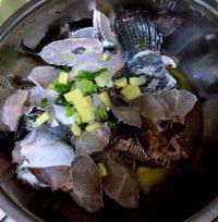 黑鱼炖豆腐做法图解3)