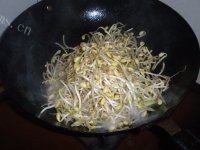 家常菜爆炒黄豆芽做法图解4)