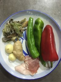 美味的莴笋干炒肉做法图解1)
