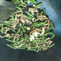 芳香四溢的长豆角炒肉做法图解8)