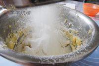 色香味俱全的双色饼干卷卷做法图解5)