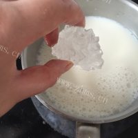 美味的杏仁豆浆做法图解5)