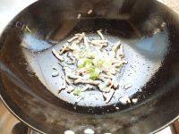 家常菜芹菜炒豆腐皮做法图解9)